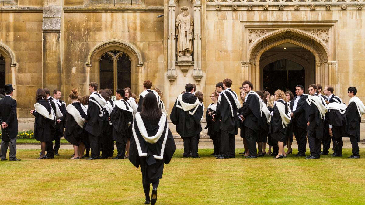 Oxford Alt Sınıftaki Dezavantajlı Öğrencilere Kapılarını Açma Kararı Aldı